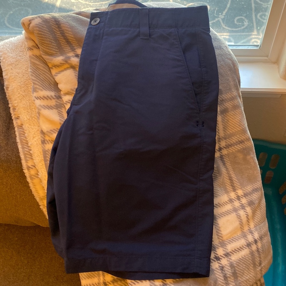 Under Armour Golf Shorts. Blue size 36